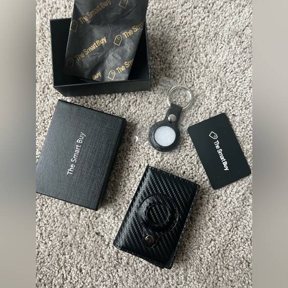 26. The Smart Buy Airtag Wallet - Picture 5 of 8